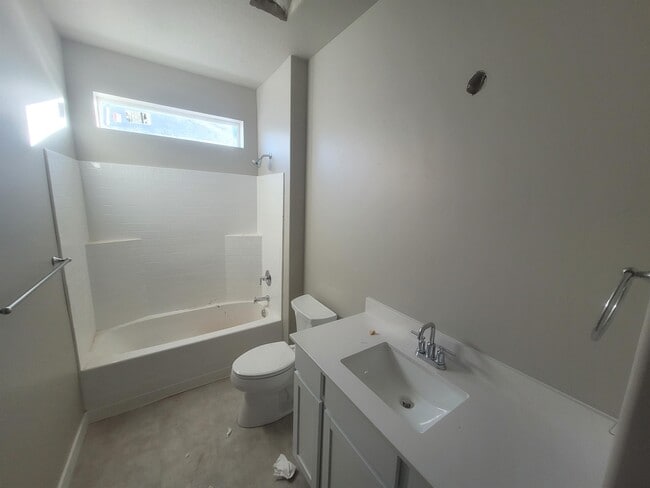 Building Photo - 889 Mills Ln