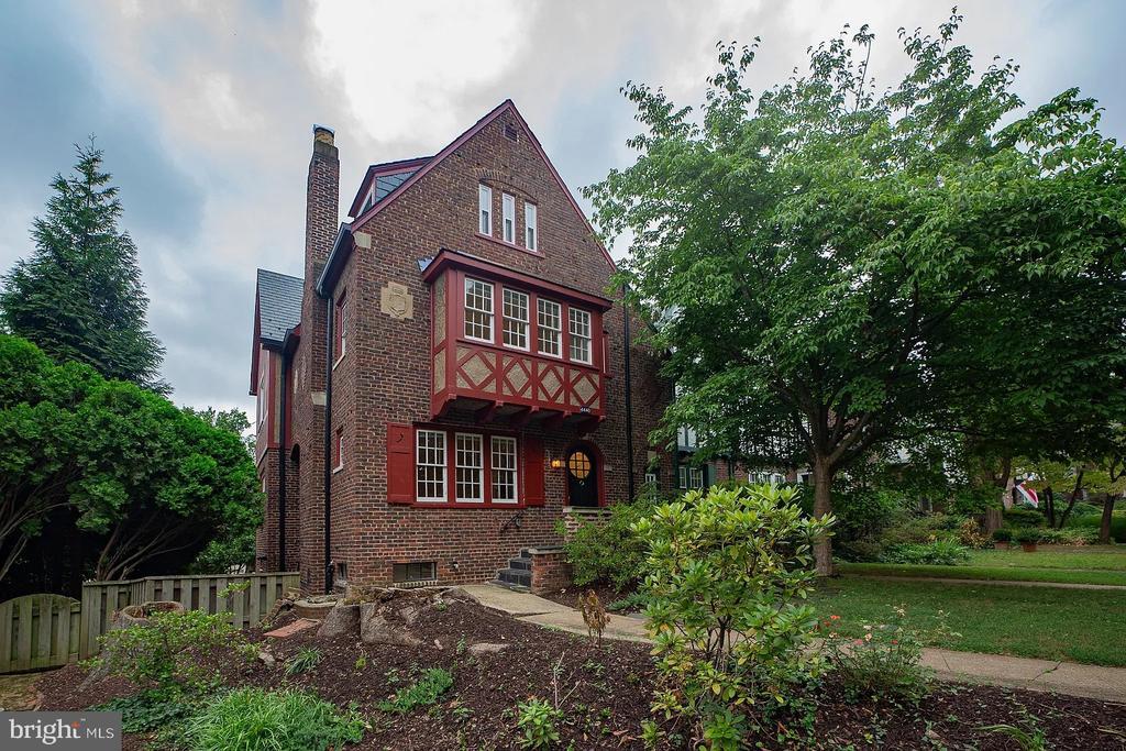 Primary Photo - 4440 Q St NW