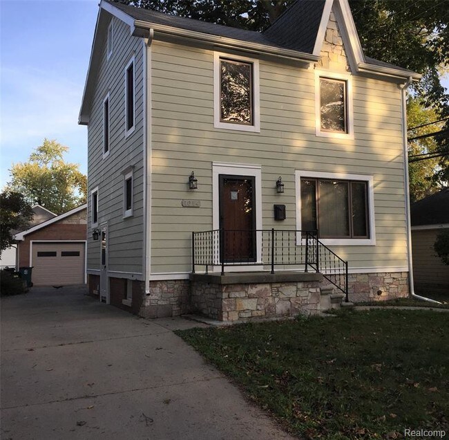 Building Photo - 1014 N Alexander Ave