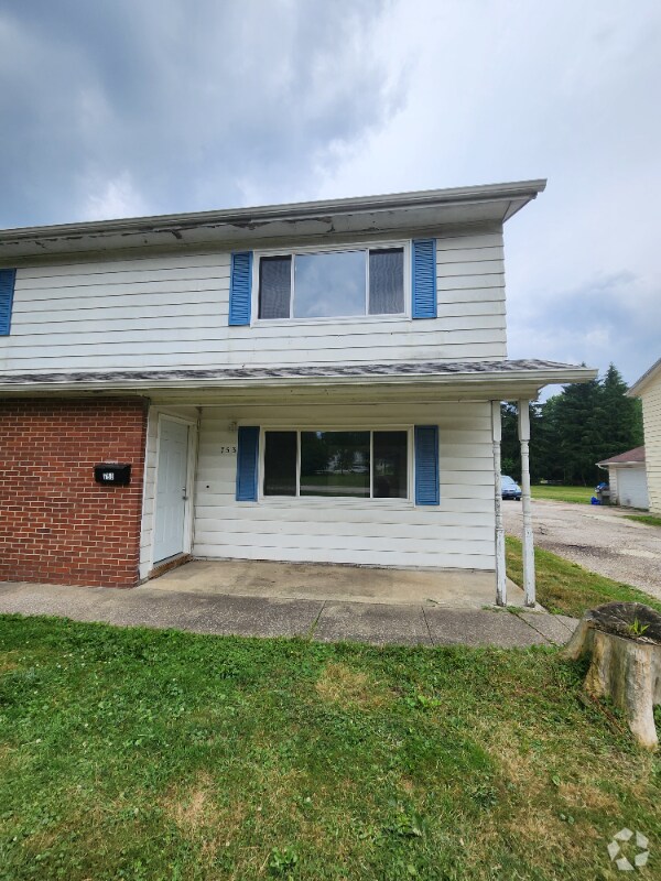 Building Photo - 753 Akron Blvd