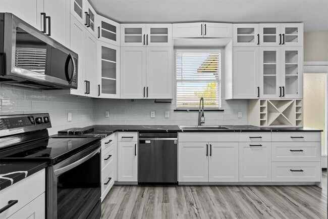 Foto del edificio - 303 Quail Hollow Dr