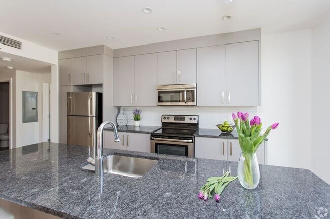 Foto del edificio - NEW CONSTRUCTION RENOVATED 2 BED 2.5 NATH ...