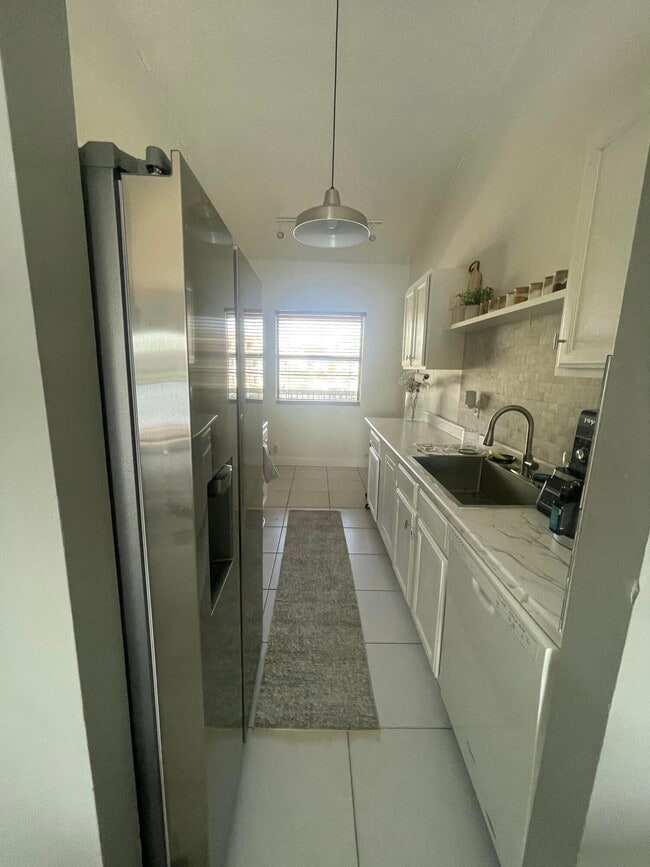 Foto del edificio - 9878 Nob Hill Ct