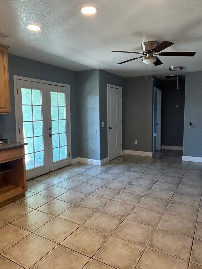 Foto del edificio - 3 Bedroom 2 bath home available