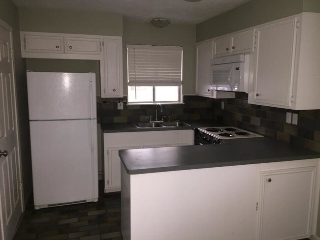 Building Photo - 1515 Silverpines Rd