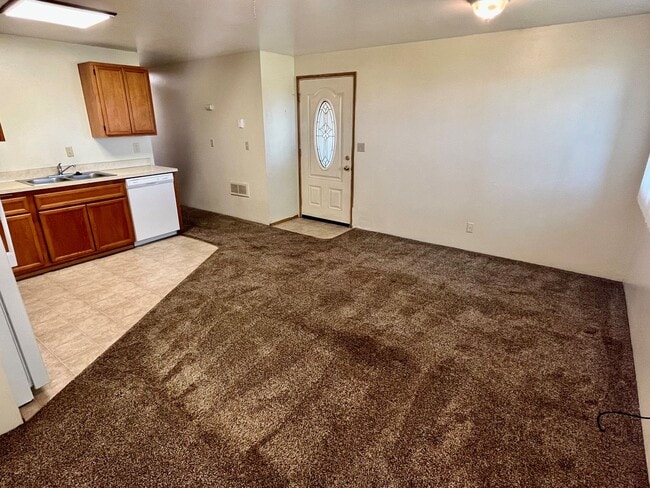 Building Photo - Pet-Friendly Duplex In South Corvallis