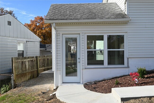 Foto del edificio - 9510 Lydell Dr