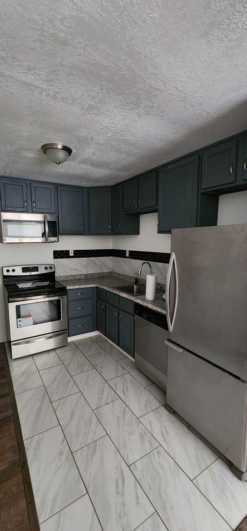 Building Photo - Two Bedroom Apartment