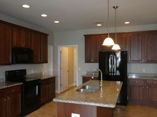 Building Photo - 5355 Dalton Cir