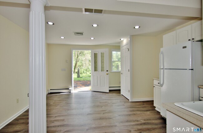 Foto del edificio - 821 Long Ridge Rd