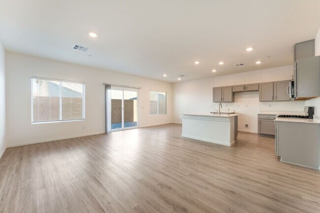 Foto del edificio - Brand New Home year 2025with 4 bedrooms, 2 and half bathrooms, and 2 car garage