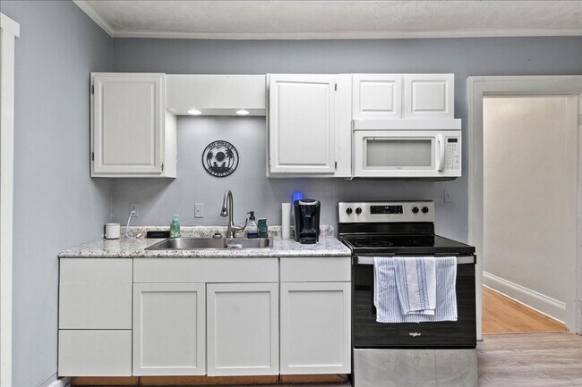 Foto del edificio - Spacious 3 Bedroom Apartment in Downtown Urbana