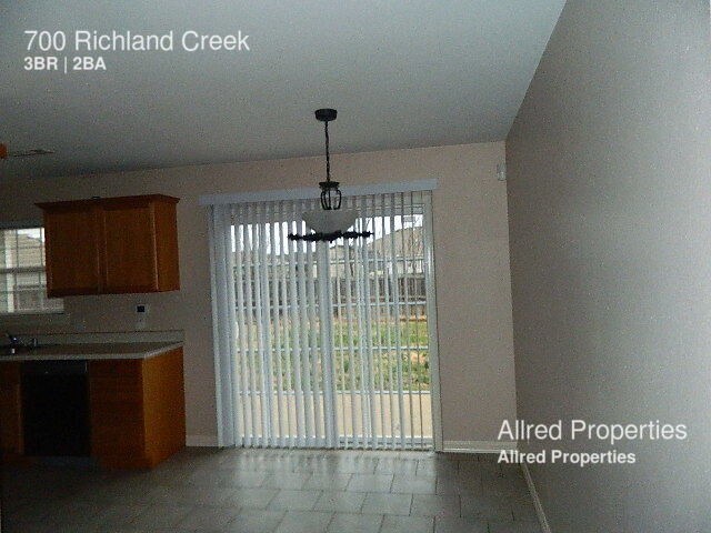 Building Photo - 700 Richland Creek Ave