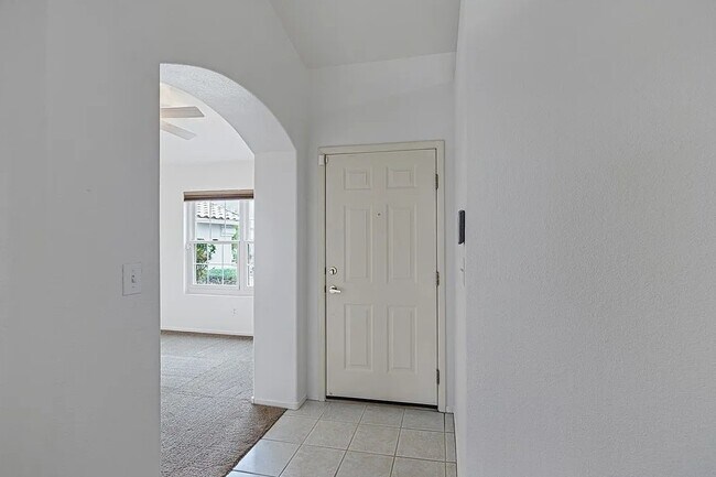 Foto del edificio - 4932 Cedar Lawn Way