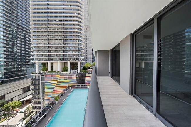Foto del edificio - 45 SW 9th St