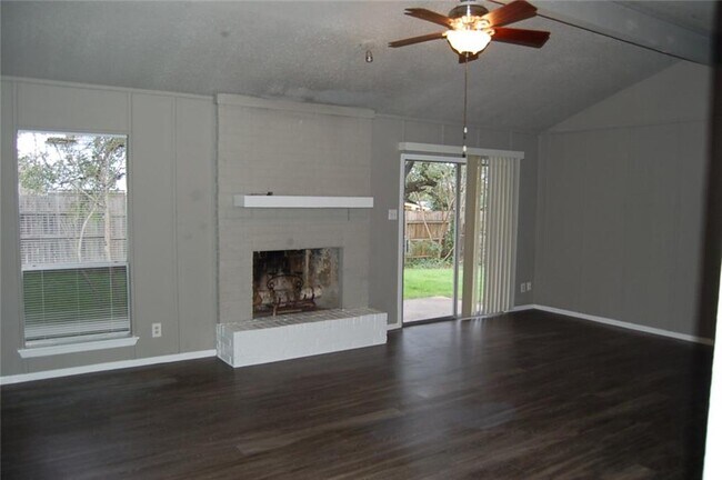 Building Photo - 907 S Riviera Cir