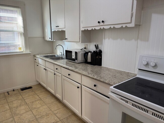 Foto del edificio - 3625 Bedford St