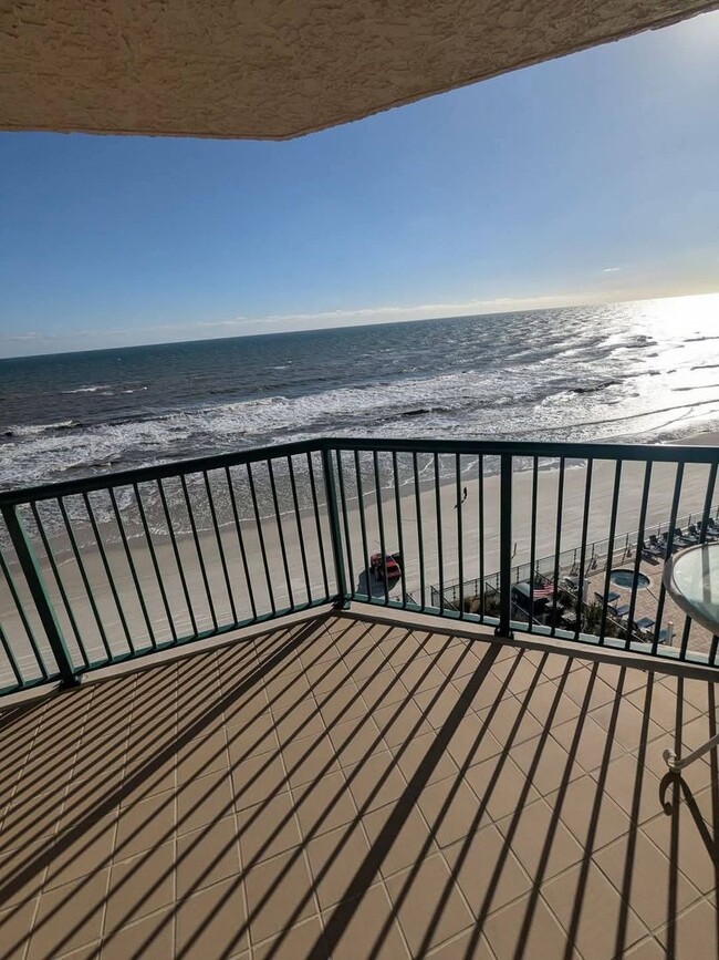 Foto del edificio - Ocean Front Fully Furnished