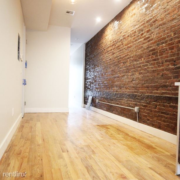 Building Photo - 320 Bleecker St