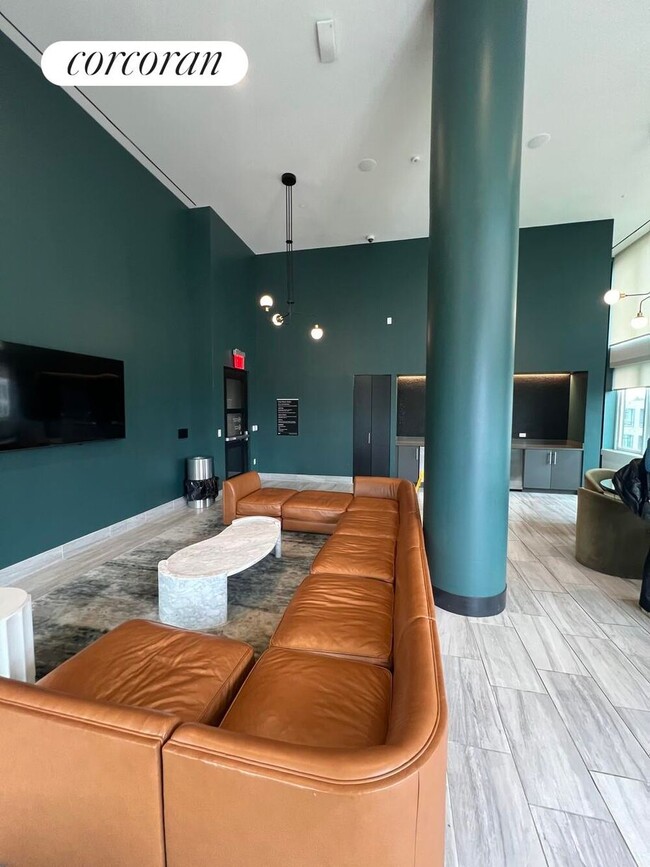 Building Photo - 595 Dean St