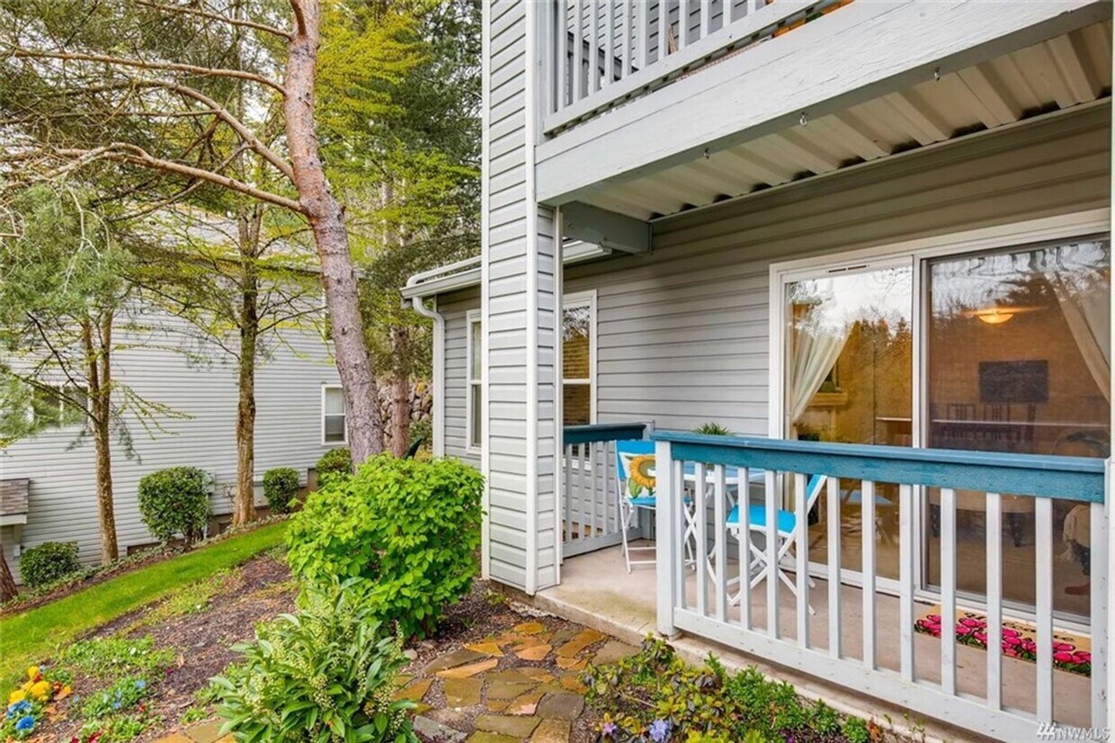 Primary Photo - Corner unit 1 bed, 1 bath in Latitude Cond...
