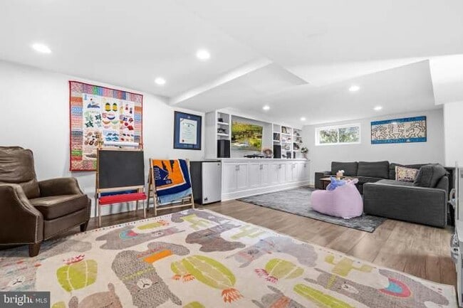 Building Photo - 3241 Holly Hill Dr