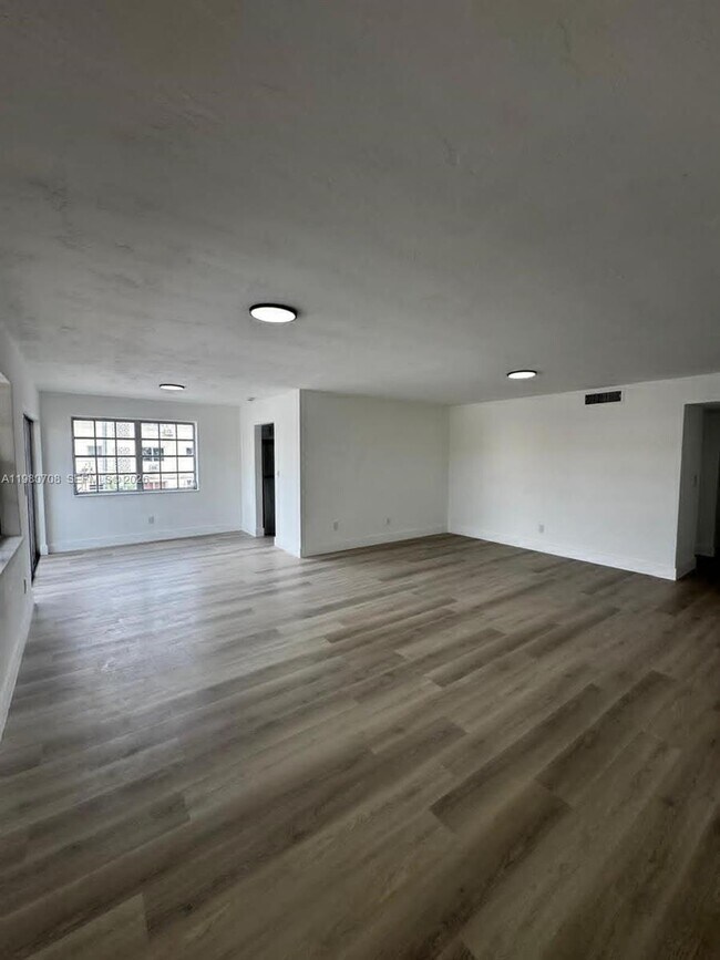 Foto del edificio - 11840 NE 19th Dr