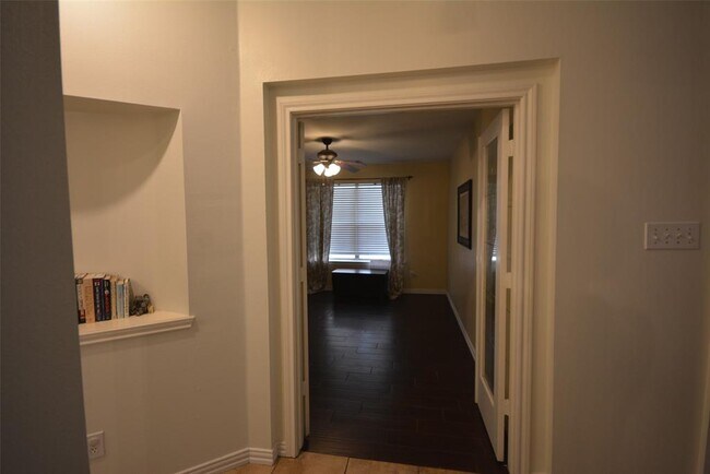 Foto del edificio - 1623 Buckwood Ct