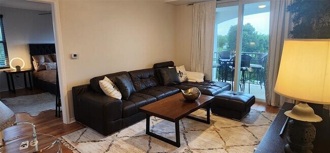Foto del edificio - 1023 Villa Cir