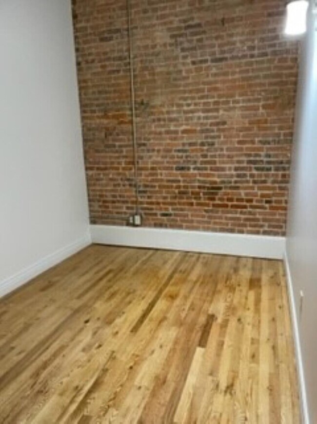 Foto del edificio - 208 W Michigan Ave