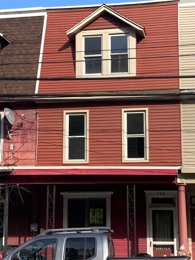 Street View - 745 E Norwegian St