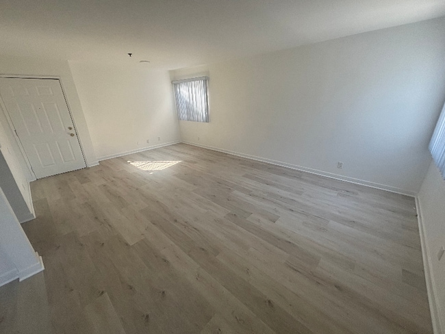 Foto del edificio - 555 Oak St
