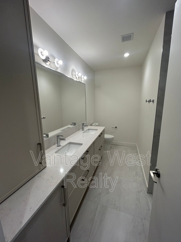 Photo du bâtiment - 3340-3340 Lakeshore Rd