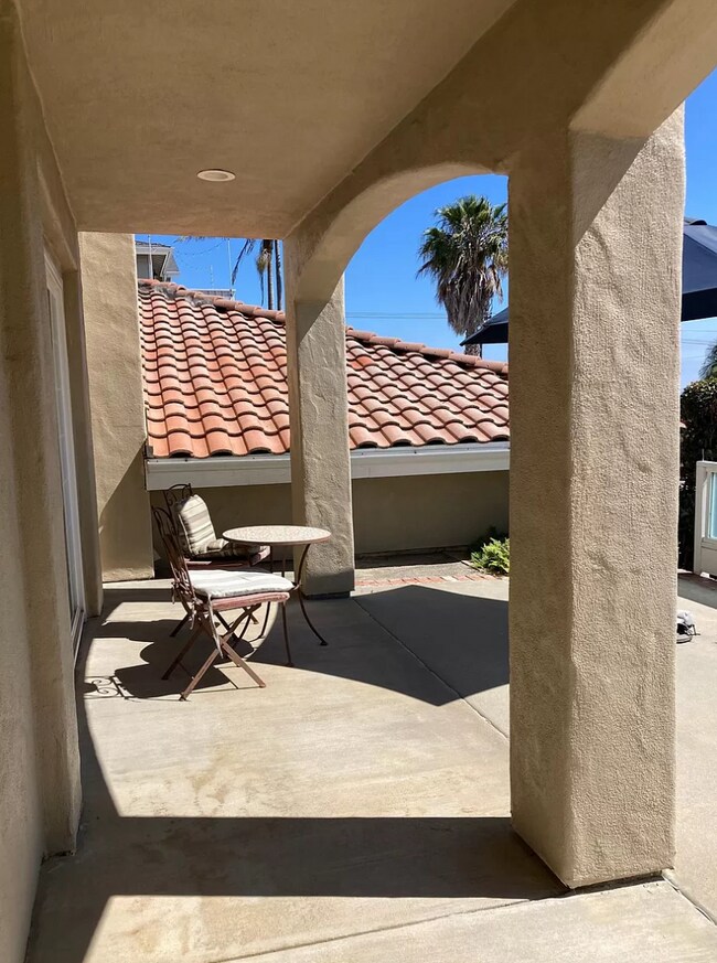 Building Photo - 3626 Seaview Way