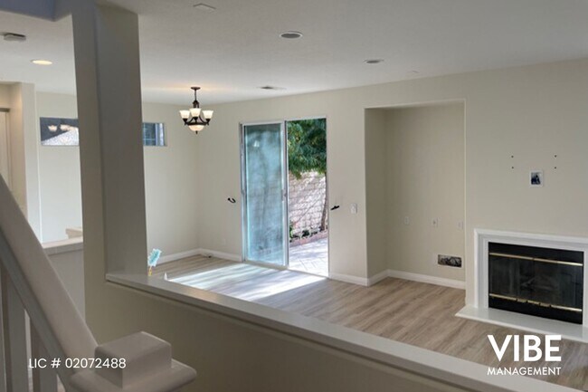 Foto del edificio - Beautifully updated Verdigris 3 bedroom Single Family Home with Sunset Views!