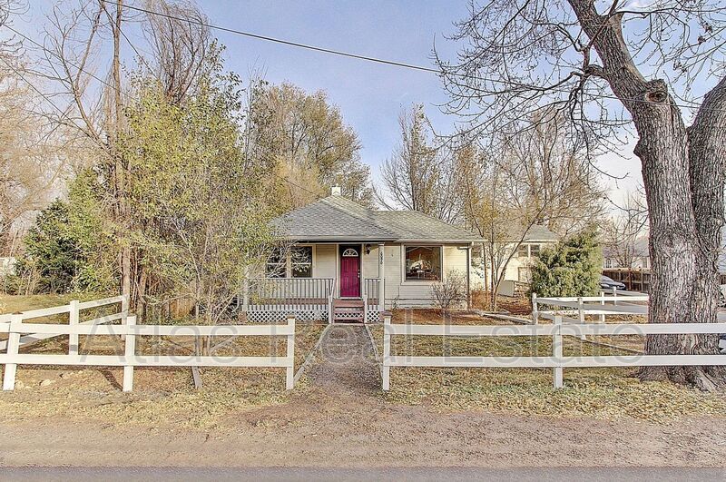 Primary Photo - 6090 Pierce St