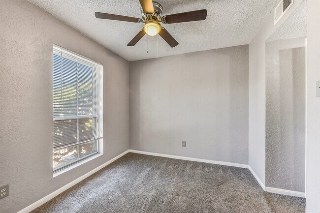 Foto del edificio - 1516 Bay Area Blvd