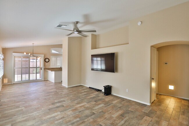Building Photo - 3919 E Rosemonte Dr