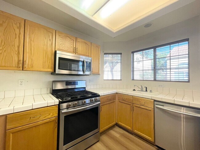 Foto del edificio - 3329 Epson St