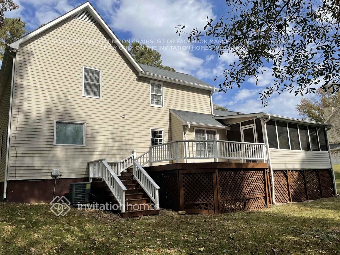 Building Photo - 3000 Meadow Ct