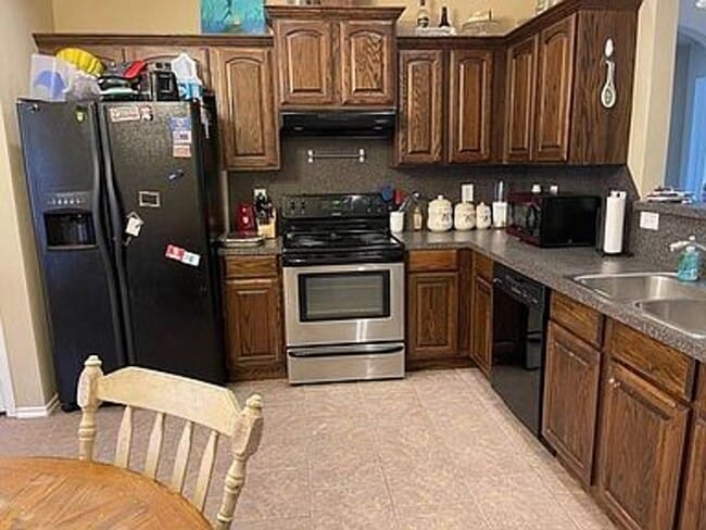 Building Photo - Charming Mustang Home with Garage, Fenced Yard & Modern Amenities