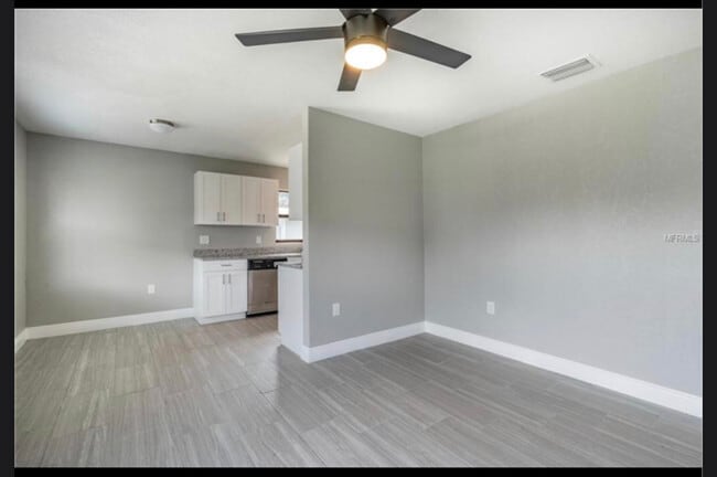 Building Photo - 707 S Castle Ct