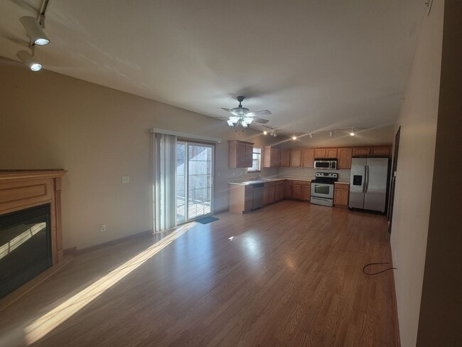 Building Photo - Beautiful 2 Bed, 2 Bath Luxury Condo - Free Month w/13 mo Lease!