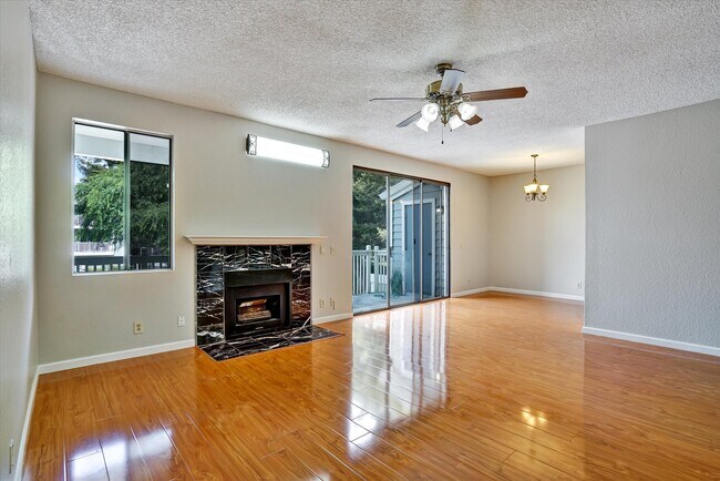 Building Photo - 3402 Pinewood Terrace