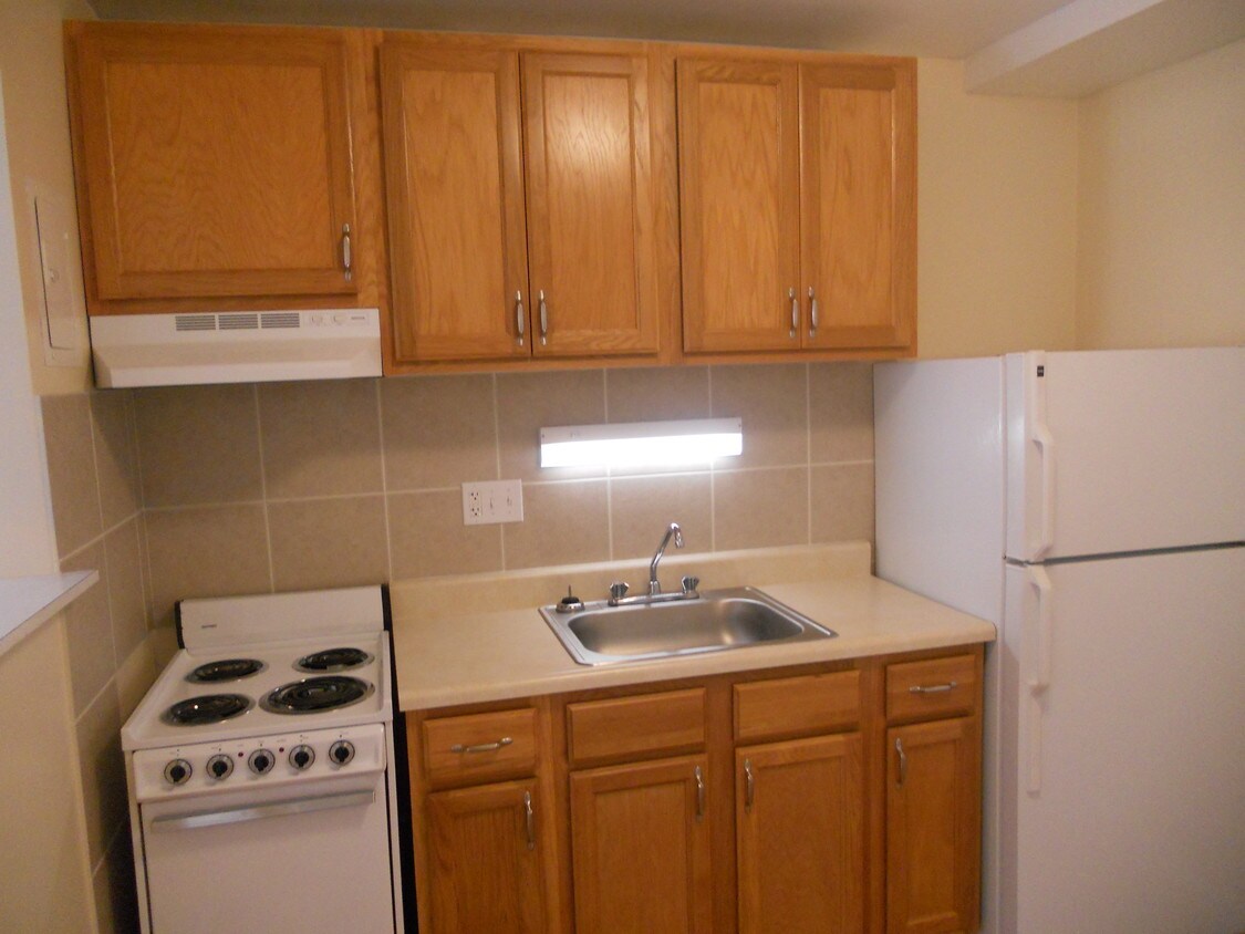 Primary Photo - 2471 Laclede Station Rd