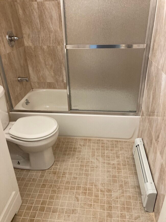 tiled bathroom - 1247 E 69th St