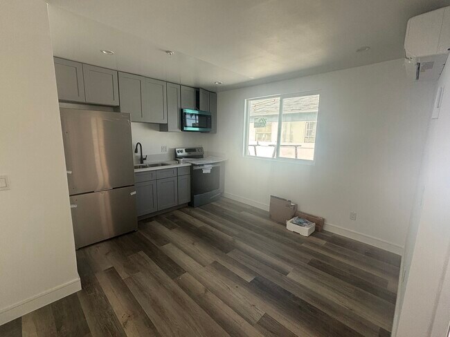 Foto del edificio - 3006 S Palm Grove Ave