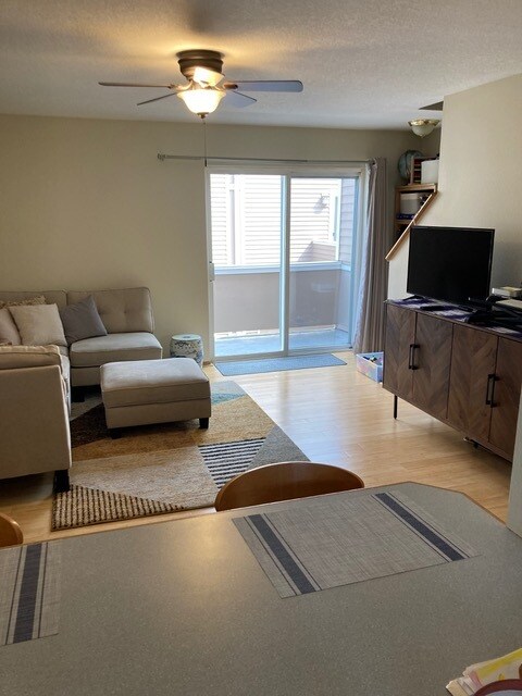 Foto principal - 1675 SE Linn St