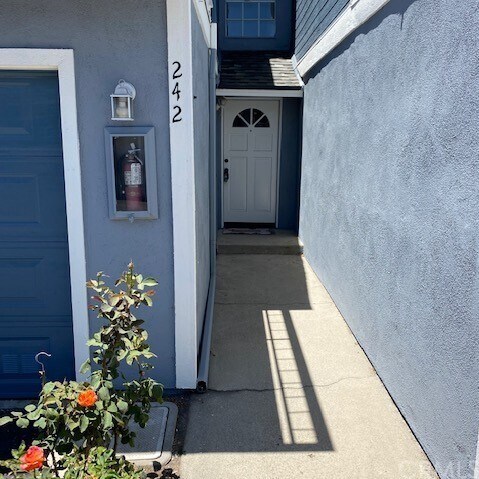 Building Photo - 242 N Glendora Ave