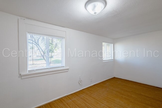 Building Photo - 2 Bedroom/1 Bath Home - $1295 Per Month!